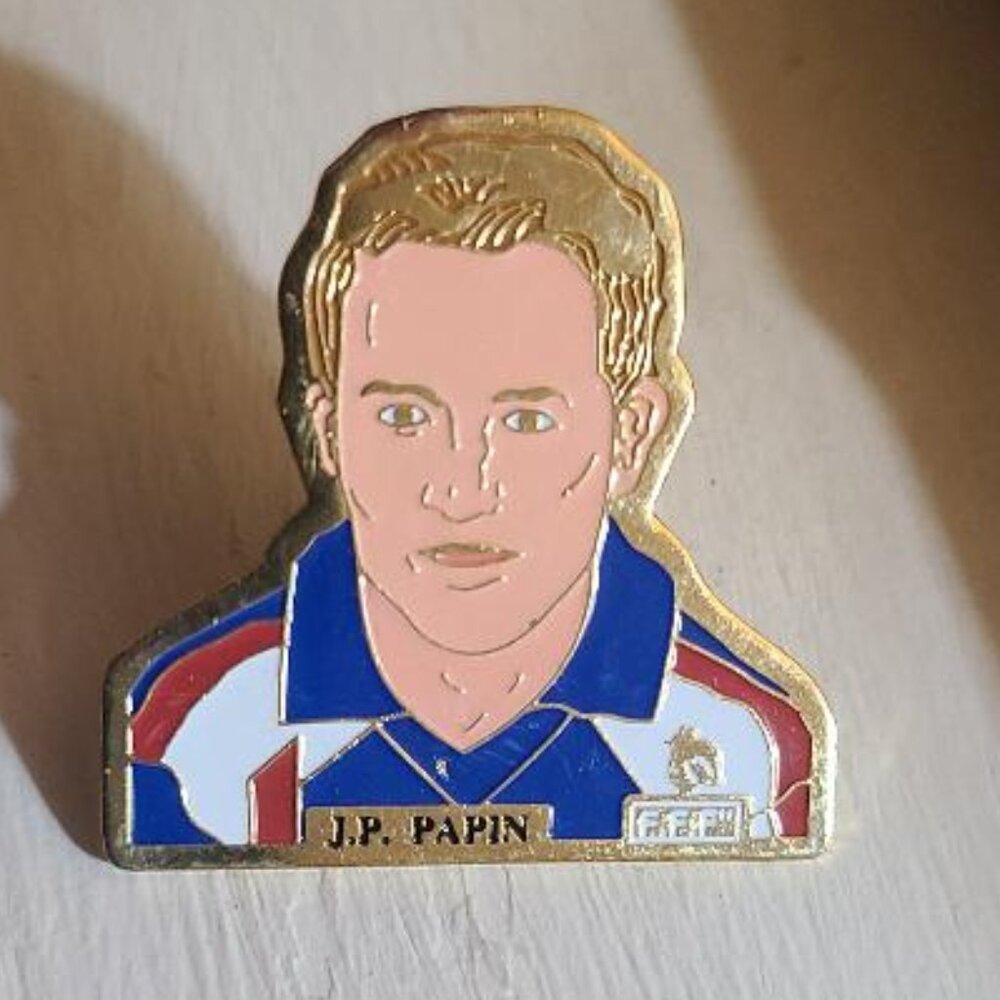 J.P. Jean-Pierre Papin French Soccer Vintage Lapel Pin - Picture 2 of 4